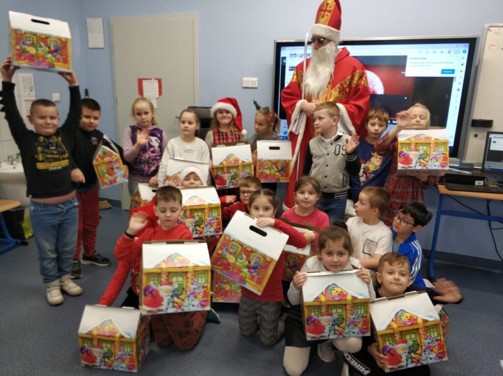 Photo 2023 12 18 19 42 03