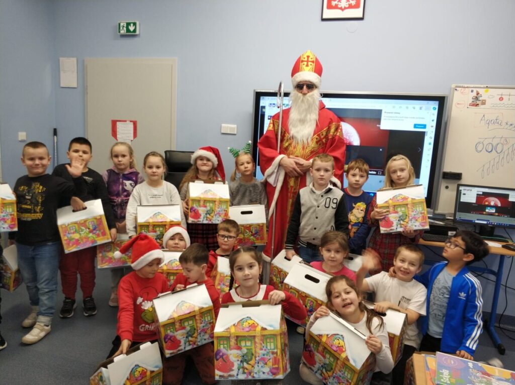 Photo 2023 12 18 19 42 03 2