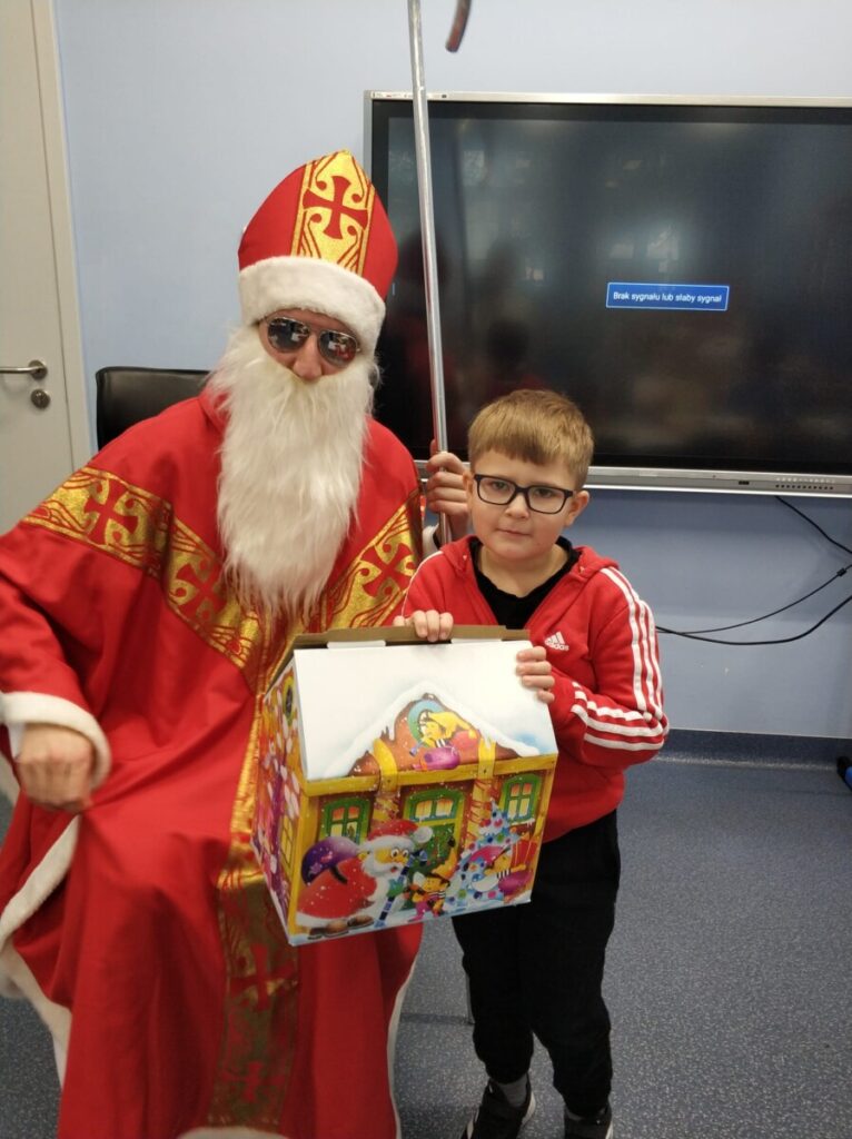 Photo 2023 12 18 19 42 08