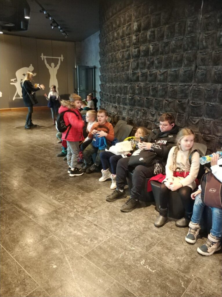 Photo 2023 12 18 19 44 18