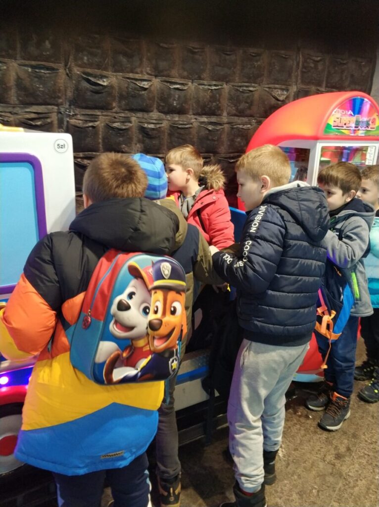 Photo 2023 12 18 19 44 21 3