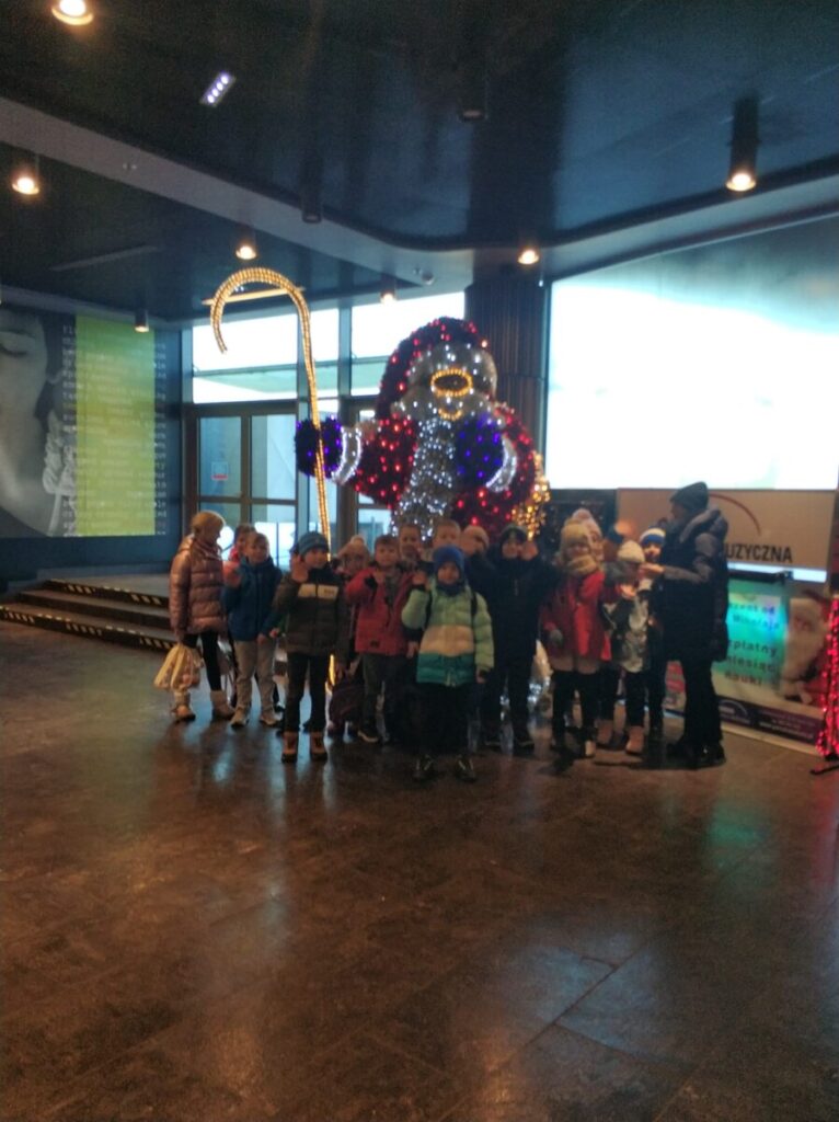 Photo 2023 12 18 19 45 00